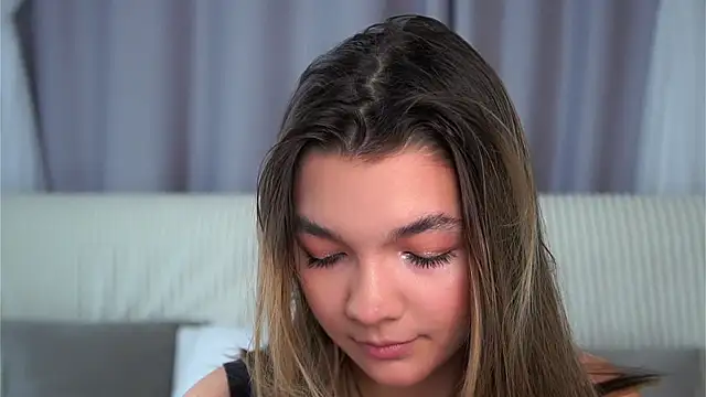 VeronaAppleberry online show from October 9, 11:08 am