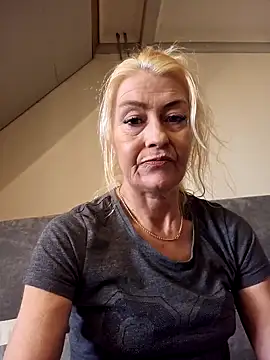 Snapshot of lisalustjouw chatting on March 19, 9:17 am lisalustjouw online show from March 19, 9:17 am