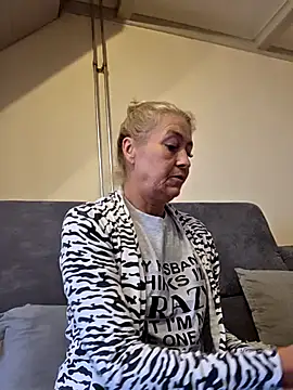 Snapshot of lisalustjouw chatting on September 29, 9:47 am lisalustjouw online show from September 29, 9:47 am