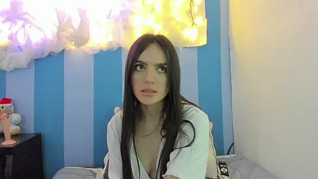 Snapshot of britny_clouds chatting on December 7, 8:05 pm britny clouds online show from December 7, 8:05 pm