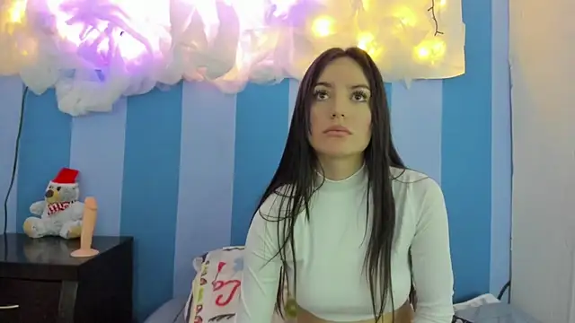 Snapshot of britny_clouds chatting on December 8, 9:41 pm britny clouds online show from December 8, 9:41 pm