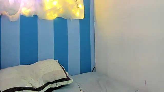 Snapshot of britny_clouds chatting on December 20, 5:29 pm britny clouds online show from December 20, 5:29 pm