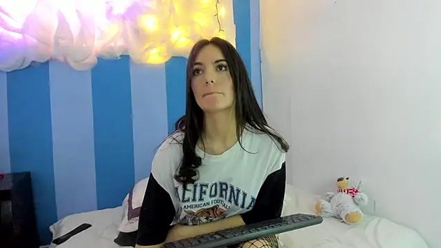 Snapshot of britny_clouds chatting on December 30, 3:35 pm britny clouds online show from December 30, 3:35 pm