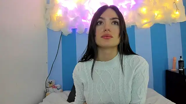 Snapshot of britny_clouds chatting on January 9, 4:06 pm britny clouds online show from January 9, 4:06 pm