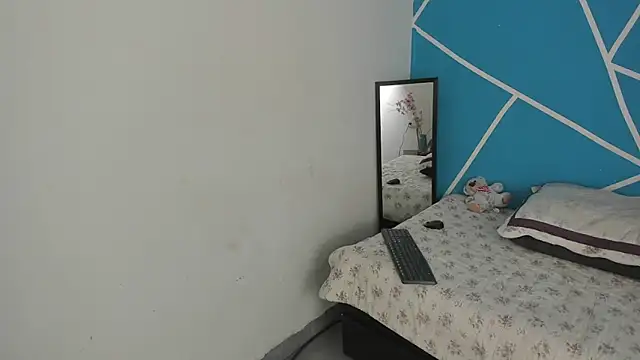 Snapshot of britny_clouds chatting on January 21, 2:59 pm britny clouds online show from January 21, 2:59 pm