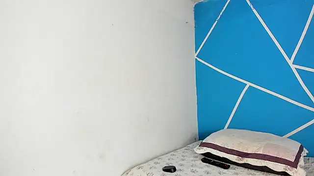 Snapshot of britny_clouds chatting on February 12, 1:06 pm britny clouds online show from February 12, 1:06 pm