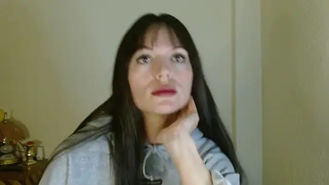 Snapshot of britny_clouds chatting on November 28, 9:28 pm britny clouds online show from November 28, 9:28 pm