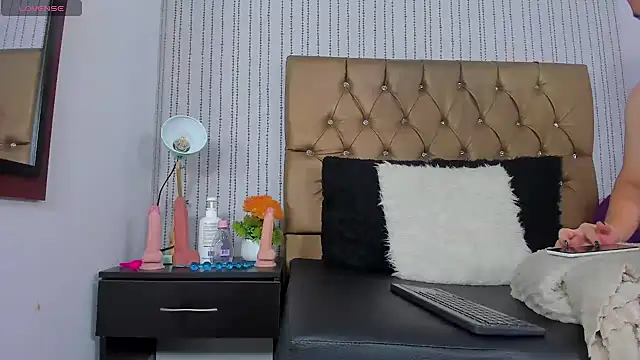 Snapshot of veneno_hot chatting on March 19, 1:07 pm veneno hot online show from March 19, 1:07 pm