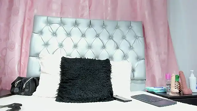 Snapshot of veneno_hot chatting on November 11, 1:33 pm veneno hot online show from November 11, 1:33 pm