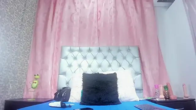 Snapshot of veneno_hot chatting on November 28, 1:03 pm veneno hot online show from November 28, 1:03 pm