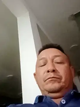 Snapshot of luchoarr chatting on November 6, 2:45 am luchoarr online show from November 6, 2:45 am