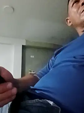 Snapshot of luchoarr chatting on December 2, 3:01 am luchoarr online show from December 2, 3:01 am