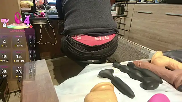 misteryman1956 online show from March 2, 7:15 am