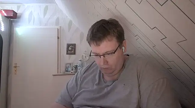 Snapshot of der_alex38 chatting on February 13, 10:33 pm der alex38 online show from February 13, 10:33 pm