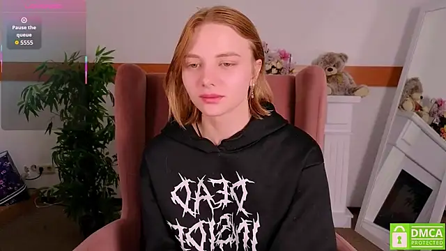 Snapshot of MirraBellanta chatting on November 8, 10:41 pm MirraBellanta online show from November 8, 10:41 pm