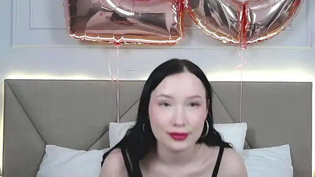 LeilaLow online show from February 18, 3:21 pm