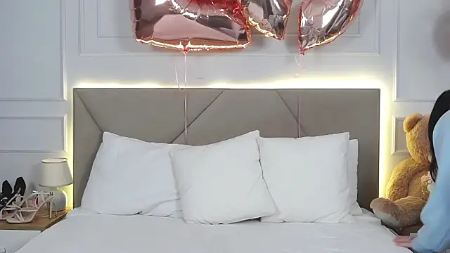 LeilaLow online show from February 20, 12:04 pm