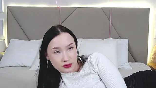 LeilaLow online show from February 21, 12:06 pm