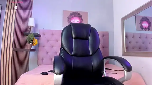 nicole  parker1 online show from January 20, 3:07 pm