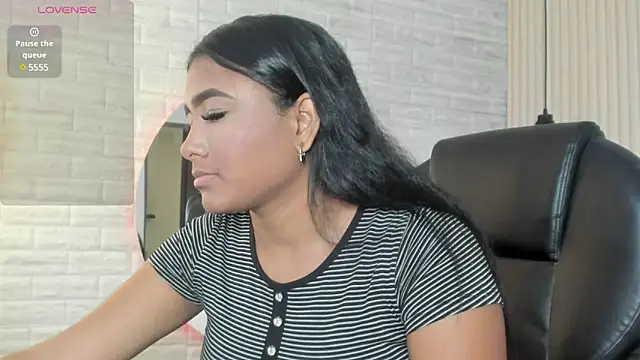 nicole  parker1 online show from March 5, 12:22 pm