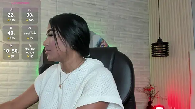 nicole  parker1 online show from March 15, 12:13 pm