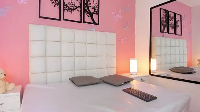 Snapshot of RenataJhonson_ chatting on March 11, 4:43 am RenataJhonson online show from March 11, 4:43 am