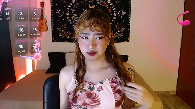 Snapshot of sophieMarshall01 chatting on December 4, 4:38 pm sophieMarshall01 online show from December 4, 4:38 pm