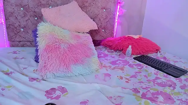 Snapshot of Bella__sweet chatting on January 29, 9:39 pm Bella sweet online show from January 29, 9:39 pm