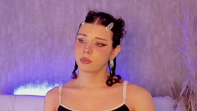 Snapshot of pixy_20 chatting on November 15, 3:37 am pixy 20 online show from November 15, 3:37 am