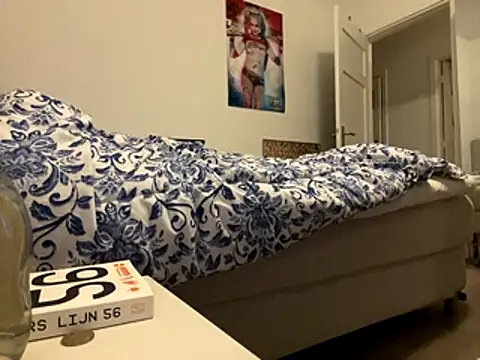 Snapshot of HotInMyAss chatting on December 18, 5:19 pm HotInMyAss online show from December 18, 5:19 pm