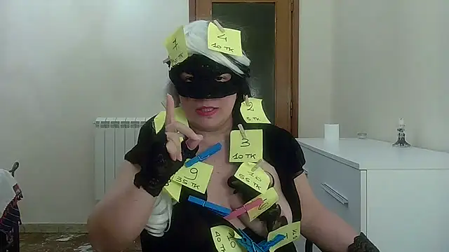 Ninalapiccolina online show from March 14, 9:10 pm