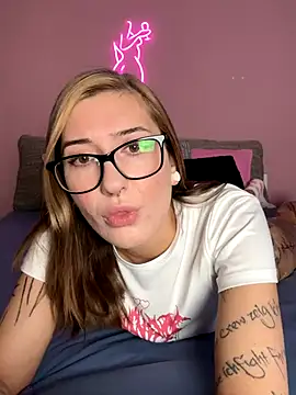 Snapshot of SonjaPrivat69_ chatting on November 26, 3:35 pm SonjaPrivat69 online show from November 26, 3:35 pm