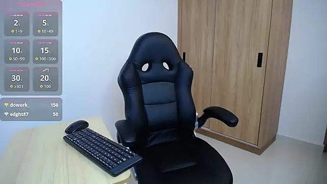 karoll marquez online show from December 5, 4:21 am