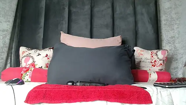 Lucy Blacksilk online show from November 7, 8:31 pm