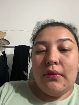 Snapshot of cutiepeach chatting on October 6, 1:03 am cutiepeach online show from October 6, 1:03 am