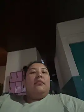 Snapshot of cutiepeach chatting on December 18, 11:00 pm cutiepeach online show from December 18, 11:00 pm