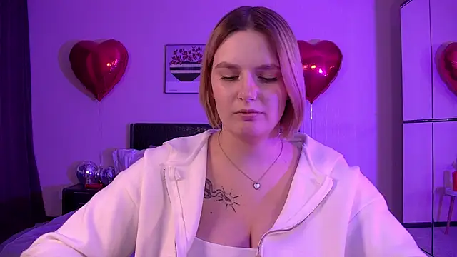 Snapshot of DianeMills chatting on February 26, 10:09 pm DianeMills online show from February 26, 10:09 pm