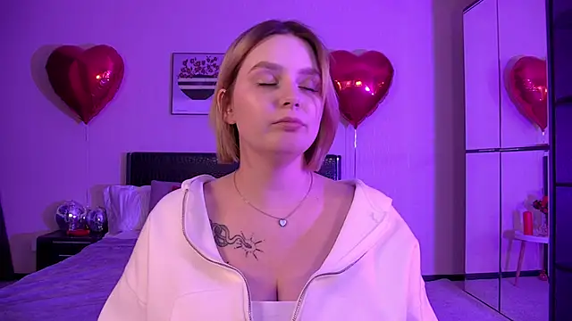 Snapshot of DianeMills chatting on February 27, 1:16 am DianeMills online show from February 27, 1:16 am