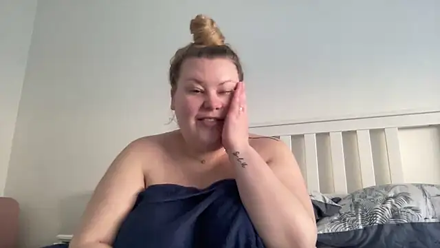 Busty-BBW-Emilie online show from February 28, 3:15 pm