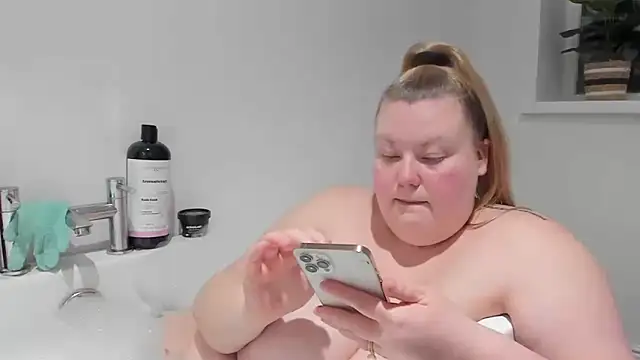 Busty-BBW-Emilie online show from March 5, 7:49 pm