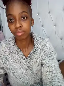 sexypetitexdoll23 online show from December 14, 6:20 pm