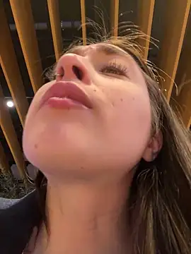 Holly Play online show from December 17, 12:22 pm