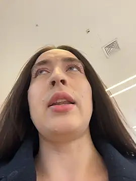 Holly Play online show from March 10, 9:03 am