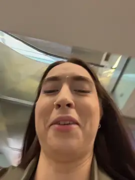 Holly Play online show from March 31, 8:59 am