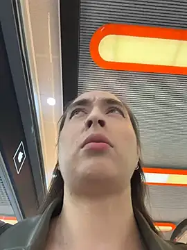 Holly Play online show from April 21, 11:05 am