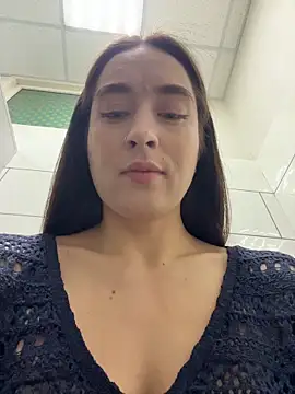 Snapshot of Holly_Play chatting on April 22, 10:17 am Holly Play online show from April 22, 10:17 am