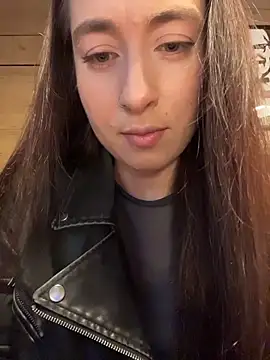 Snapshot of Holly_Play chatting on May 25, 10:10 am Holly Play online show from May 25, 10:10 am