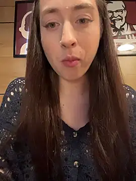 Snapshot of Holly_Play chatting on May 30, 10:01 am Holly Play online show from May 30, 10:01 am
