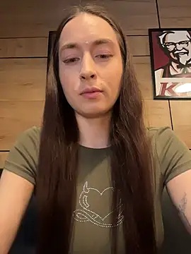 Snapshot of Holly_Play chatting on June 2, 9:55 am Holly Play online show from June 2, 9:55 am