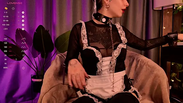 MichaellaMoon online show from December 16, 11:07 pm